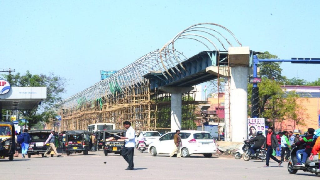 नई दिल्ली रेलवे स्टेशन पर इस महीने से शुरू हो जाएगा स्काईवॉक, सुविधाएं देखकर तारीफ करते नही थकेंगे आप Skywalk