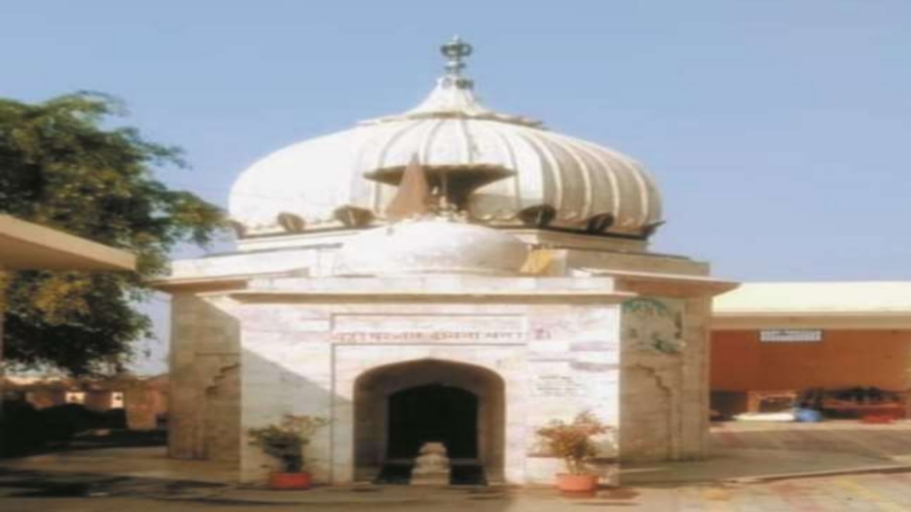 महाशिवरात्रि 2022: इस मंदिर में युद्ध से पहले पांडवों ने की थी अस्त्र-शस्त्रों की पूजा, भगवान श्रीकृष्ण भी पधारें थे यहा 20220301 135134