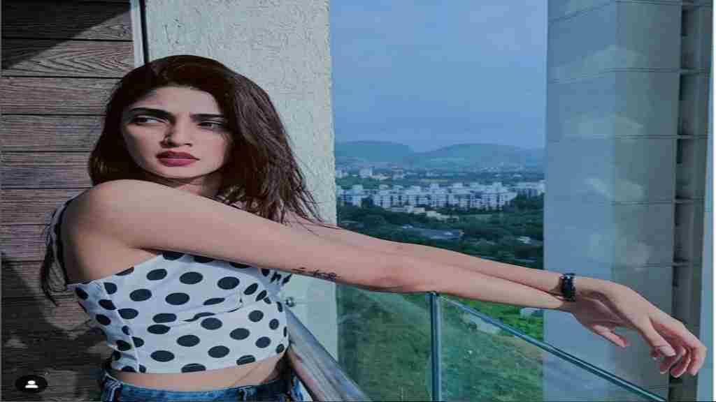 IPL 2022 के पहले मैच से ज्यादा इस मिस्ट्री गर्ल के हो रहे हैं चर्चे, जानिए कौन है यह मिस्ट्री गर्ल news 13