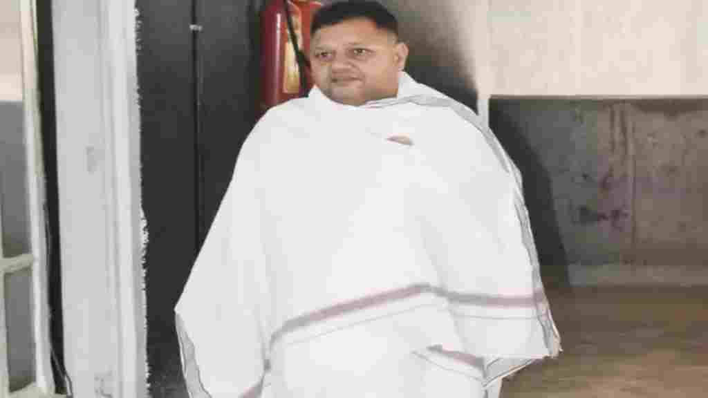 ना सिले कपड़े पहनूंगा और ना पैरों में जूते डालूंगा, जानिए हरियाणा के विधायक ने क्यों पहन ली धोती news 8