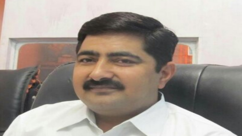 ICS कोचिंग सेंटर पर लाइव क्लास के दौरान छात्र की जूते से पिटाई, वीडियो वायरल होने पर पत्नी ने सफाई में कही यह बात 20220417 164457