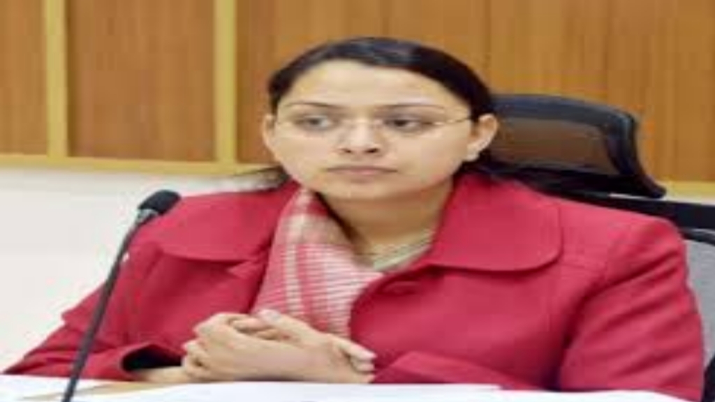 अपने अनूठे प्रयास की बदौलत चर्चा में बनी हुई है हिसार की DC, हर कोई कर रहा है सैल्यूट Hisar dc