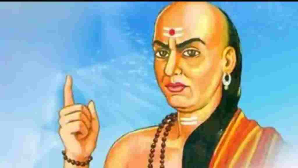 Chanakya Niti: इन 7 लोगों को भूलकर भी न लगाएं पैर, वरना लग सकता है पीढ़ियों तक दोष chanakay