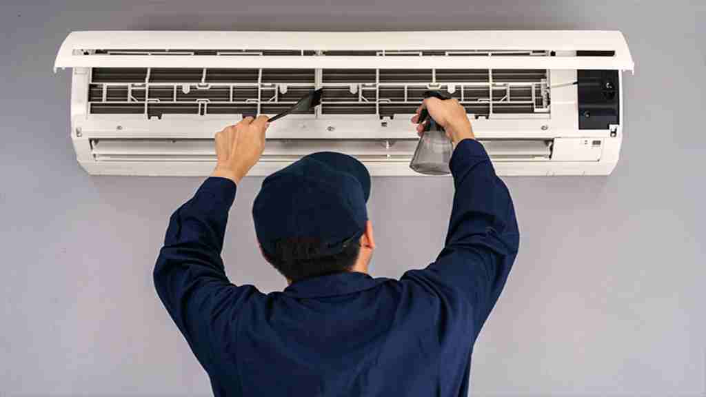 भारत में 76% लोग करवाते हैं कंपनी को छोड़कर बाहर से AC की सर्विस, यह है मुख्य वजह ac service