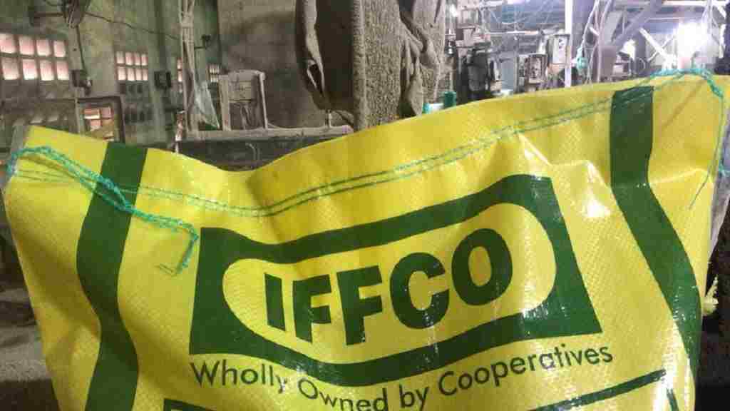 IFFCO ने बनाई दुनिया की पहली नैनो यूरिया, एक कट्टे की जगह महज आधा लीटर ही काफी IFFCO Uria