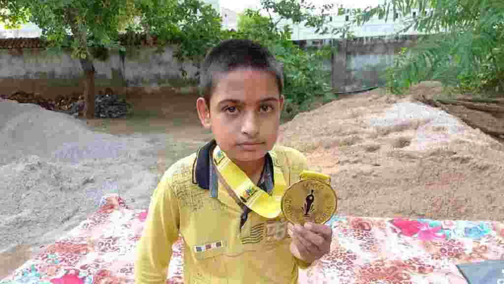 हरियाणा के इस 12 वर्षीय छोरे ने टूटे फोन से बनाए 3 लर्निंग ऐप, अब हार्वर्ड यूनिवर्सिटी में कर रहा पढ़ाई kartik jakhad jhajjar