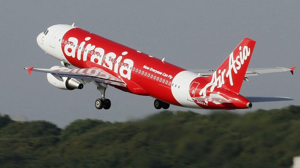 हवाई यात्रियों के लिए अच्छी खबर, अब इस फ्लाइट के दौरान मिलेंगी ये सुविधाएं Air Asia Aeroplane