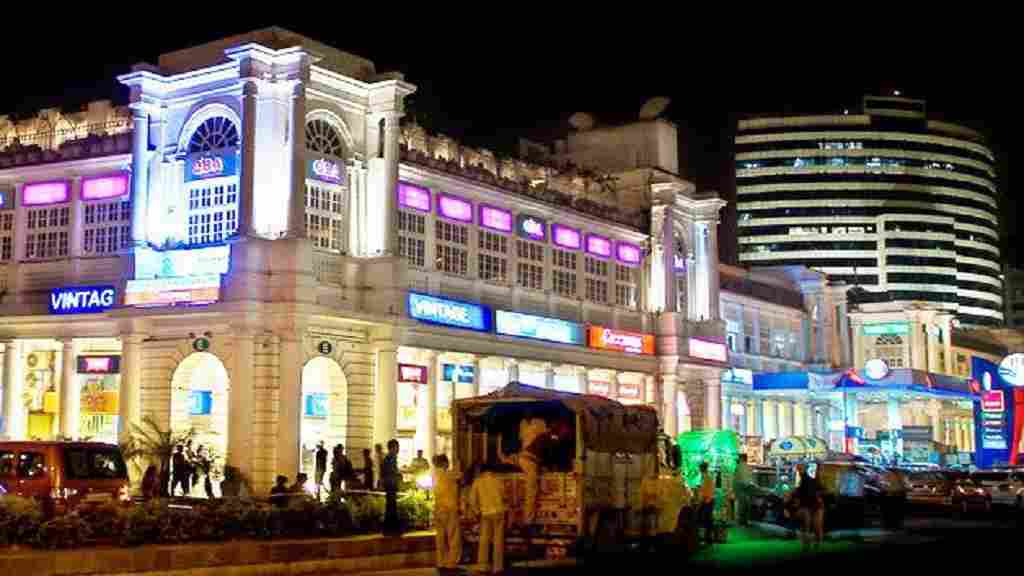 दिल्ली की इन जगहों पर करें यार दोस्तों के साथ हैंग आउट, 24 घंटे खुली रहती है ये जगहे Connaught Place Delhi