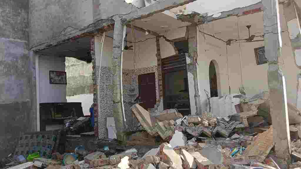रोहतक में सिलेंडर फटने से हुआ दर्दनाक हादसा, घर की छत उड़ी; 7 लोग घायल Rohtak Cylinder Blast