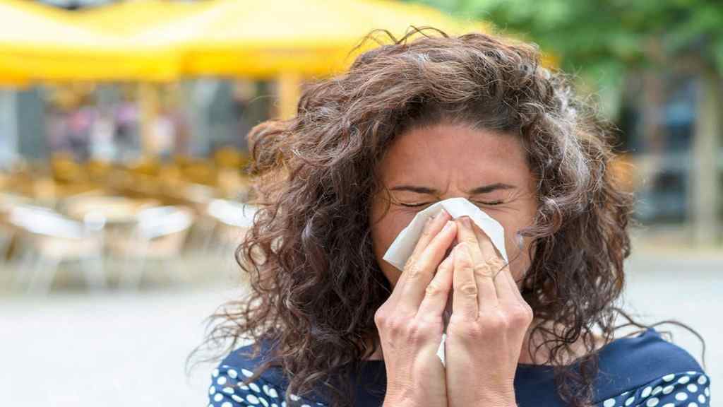 अगर आपको भी है धूल की एलर्जी, तो आज ही अपनाएं ये 3 घरेलू नुस्खे Allergy