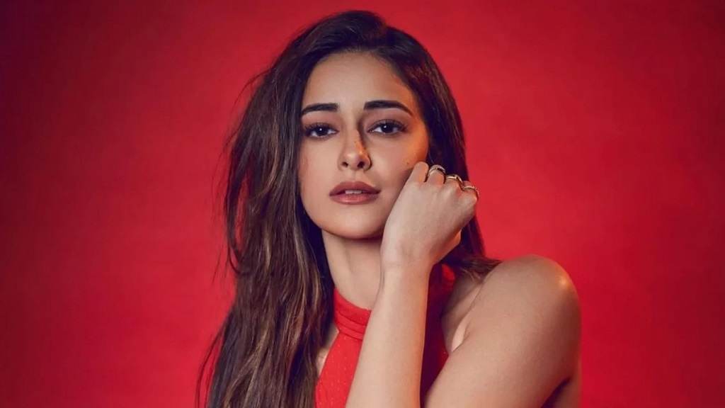 एक्ट्रेस अनन्या पांडे की इन तस्वीरों ने लगाई सोशल मीडिया पर आग, फैन्स हुए घायल Ananya Pandey