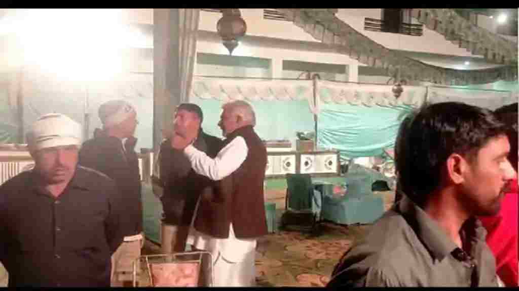 फेरों से पहले दहेज़ को लेकर बारातियो और घरातियो में झड़प, बिना दुल्हन वापस लौटी बारात Hansi Jhgda