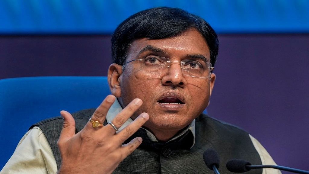 कोरोना को लेकर केंद्रीय स्वास्थ्य मंत्री मनसुख मंडाविया ने की बैठक, ये गाइडलाइन की जारी Mansukh Mandaviya Union Health Minister