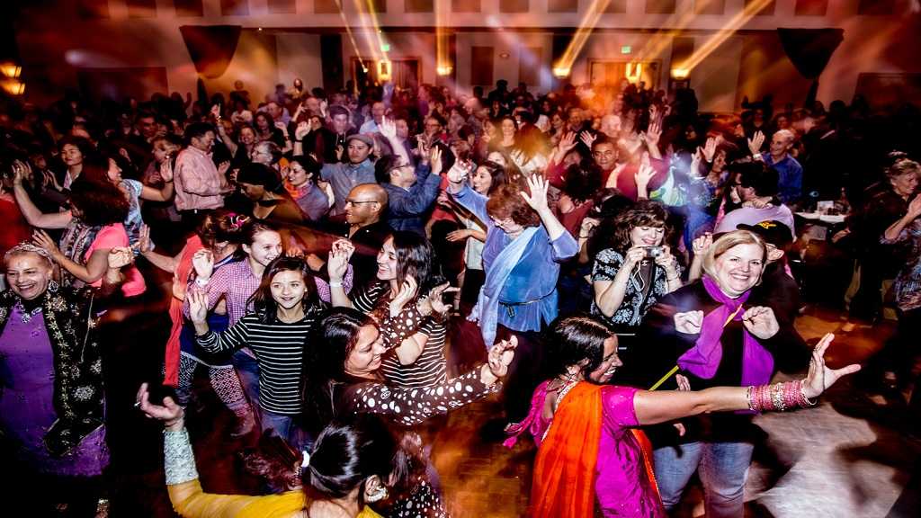 नए साल में देर रात तक इन जगहों पर करे मौज- मस्ती; दिल्ली, नोएडा और गुरुग्राम बेस्ट विकल्प Party Dance