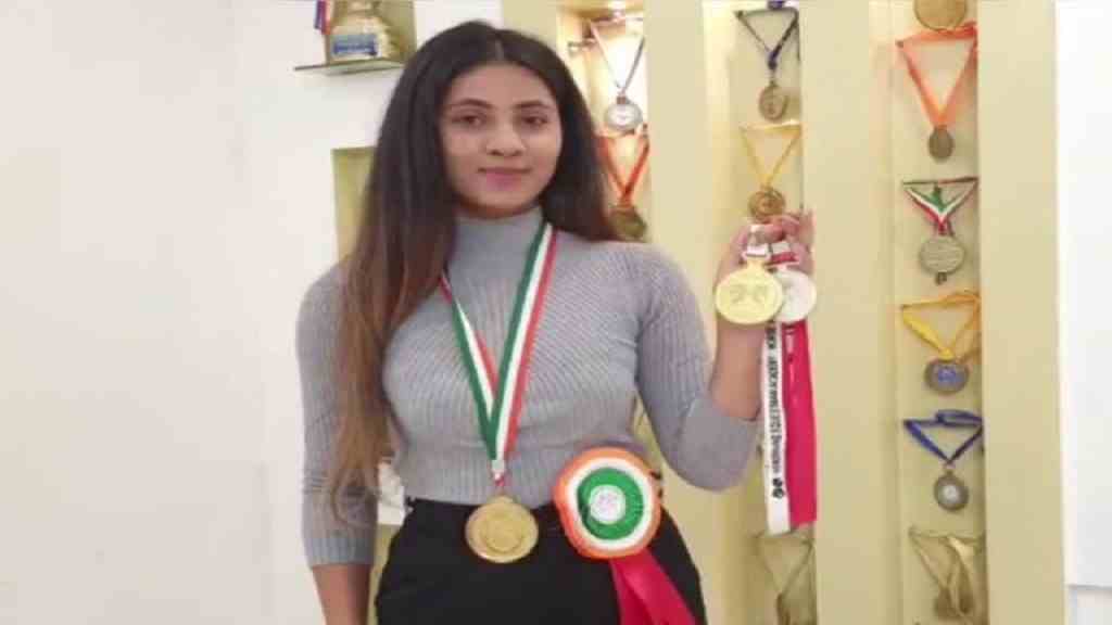 ऑल इंडिया घुड़सवारी प्रतियोगिता में हरियाणा की बेटी ने जीता गोल्ड मेडल, परिवार ने किया भव्य स्वागत Sonali Sharma Ghudswari