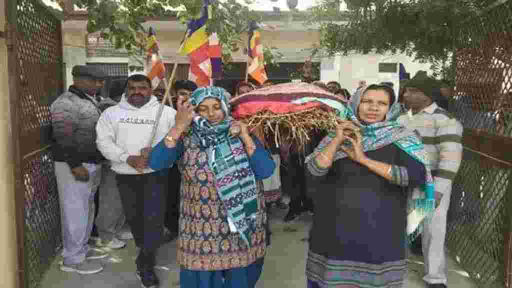 सोनीपत में 105 वर्षीय फूलपती की अंतिम इच्छा हुई पूरी, बहुओं ने दिया अर्थी को कंधा sonipat Bahu