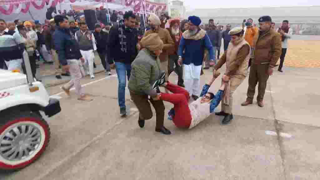 कुरुक्षेत्र में ध्वजारोहण करने आए पूर्व खेल मंत्री संदीप सिंह का विरोध, महिला ने सुनाई खरी- खरी Sandeep Pihowa Jhadap