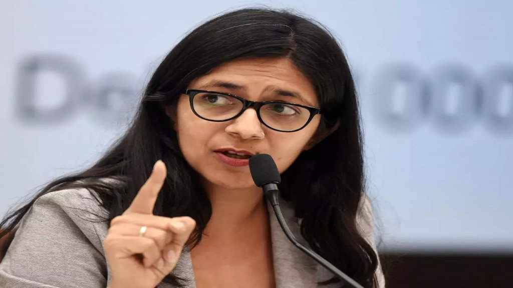 दिल्ली महिला आयोग की अध्यक्ष के साथ बीच सड़क पर छेड़छाड़, गाड़ी से घसीटा 15 मीटर Swati Maliwal