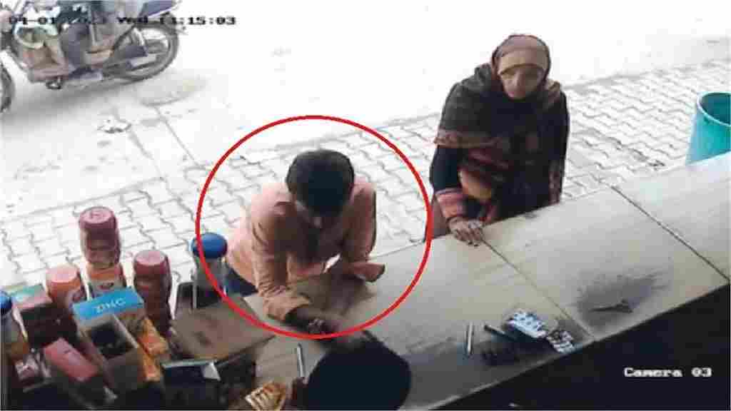 VIDEO: फरीदाबाद में मौत की लाइव तस्वीरें सीसीटीवी में कैद, दुकान पर खड़े-खड़े हुई मौत dead faridabad