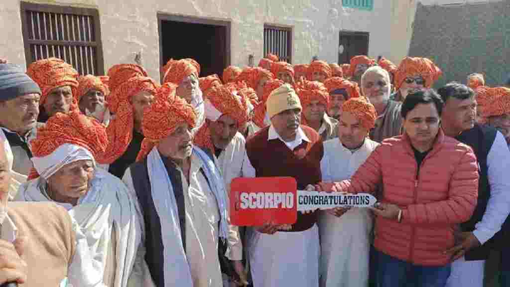 हिसार में सरपंच का चुनाव हारे प्रत्याशी का गजब सम्मान, 51 लाख व नई Scorpio की भेंट komal rani hisar