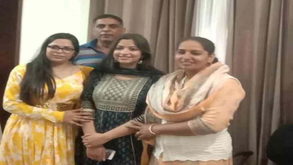 हरियाणा में एक भात बना चर्चा का विषय, भाई की जगह बहनों ने निभाई रीत; यहाँ पढ़े डिटेल्स Panipat Ek Bhat