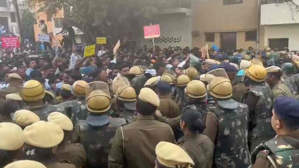 हरियाणा में बजट सत्र से पहले OPS को लेकर भारी हंगामा, पुलिस के साथ हुई हाथापाई ops hangama haryana