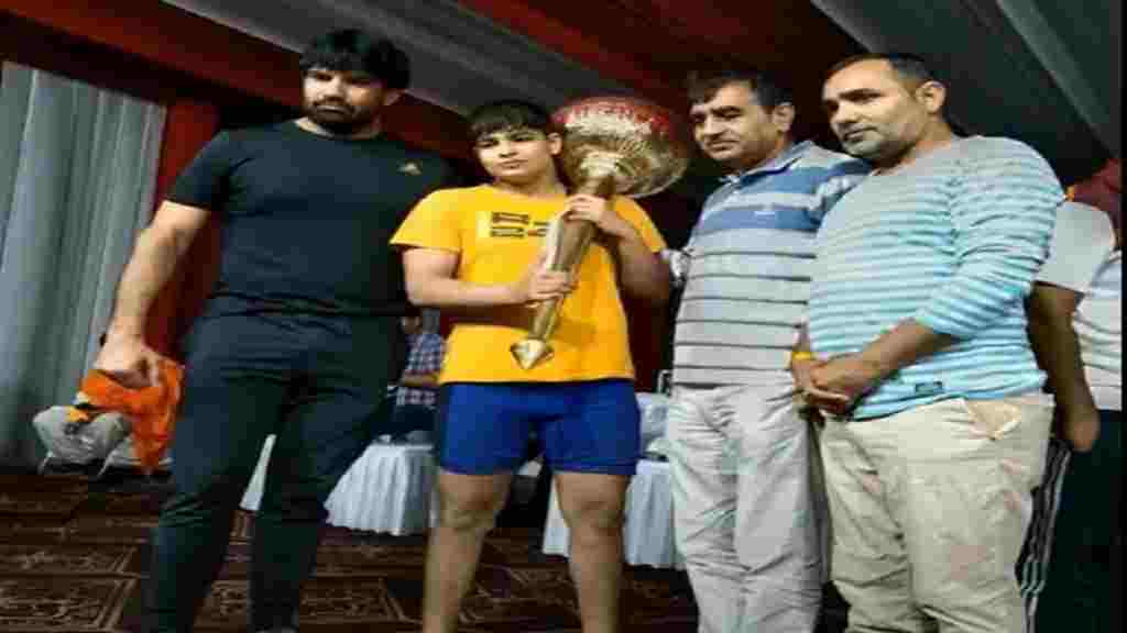हरियाणा की पहलवान बेटी का जलवा, 15 साल की उम्र में कुश्ती में जीता भारत केसरी टाइटल Kajal Sonipat Pahalwan