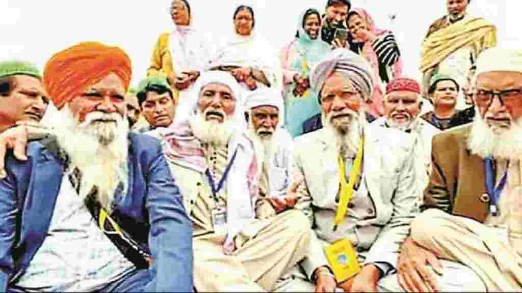 भारत- पाकिस्तान के बंटवारे के 75 साल बाद मिले दो भाई, सोशल मीडिया से हुई मुलाकात Kartarpur Sahib Brothers