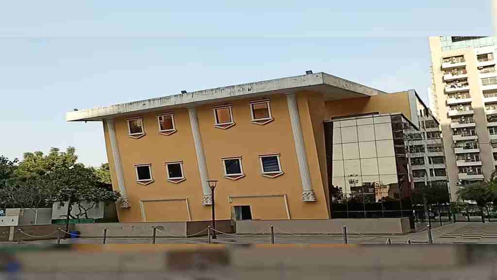 अजब-गजब: गाजियाबाद में 15 करोड़ रूपये की लागत से बना हुआ उल्टा मकान, बना आकर्षण का केंद्र gaziabad house