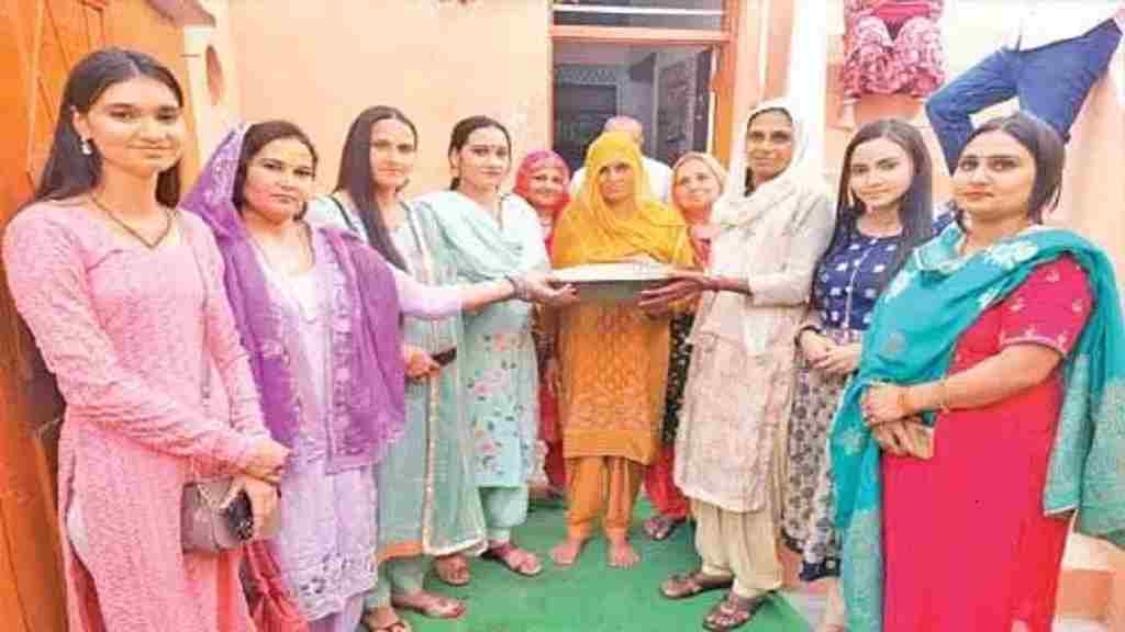 हरियाणा में मजबूत होती रिश्तों की डोर, अभिनेत्री अंजवी हुड्डा का भात भरने पहुंची उसकी चार मौसियां Anjvi Hooda