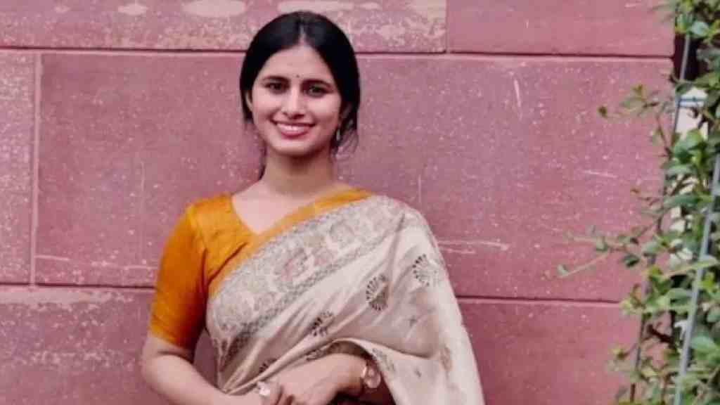 लाखों की नौकरी छोड़कर UPSC की तैयारी में जुटी, 2 बार प्रीलिम्स में फेल होने पर ऐसे पाई 6वीं रैंक IAS Vishakha
