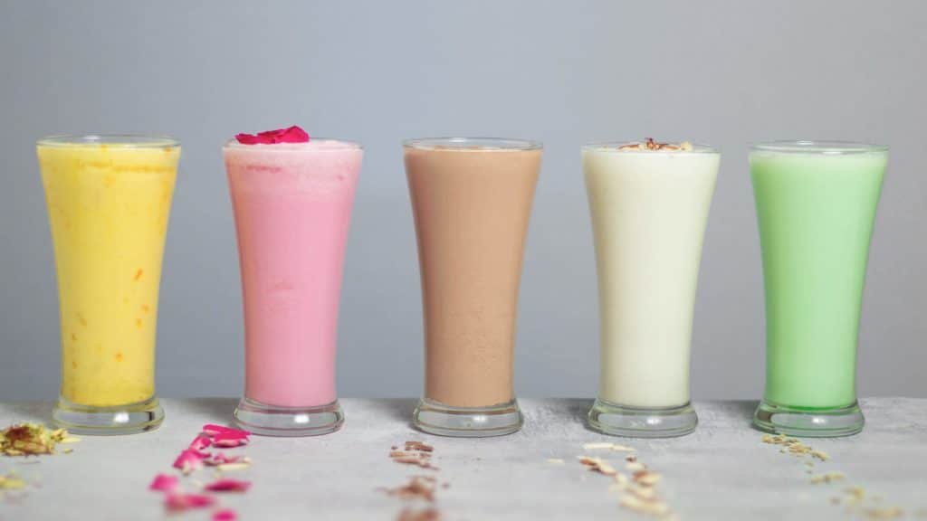 Lassi Benefits: गर्मियों के मौसम में यह हेल्थी ड्रिंक लाभकारी, लस्सी से इस तरह बनाए ड्रिंक Lassi Benefits