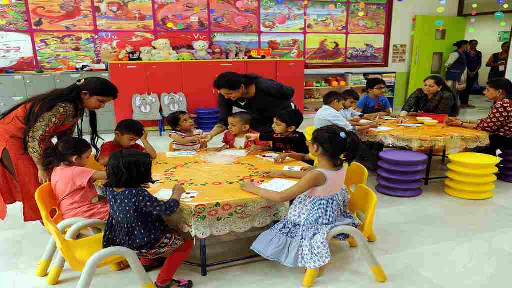 प्राइवेट प्ले स्कूलों को 15 दिनों के भीतर कराना होगा रजिस्ट्रेशन, इन नियमों का करना होगा पालन Little Child