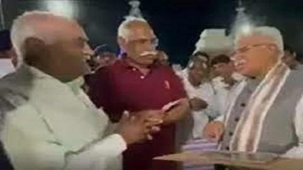 हरियाणा के सीएम की तस्वीर लेकर पहुंचा शिक्षक, सीएम ने पैर छुए; फिर जानें क्या हुआ Palwal Cm Photo