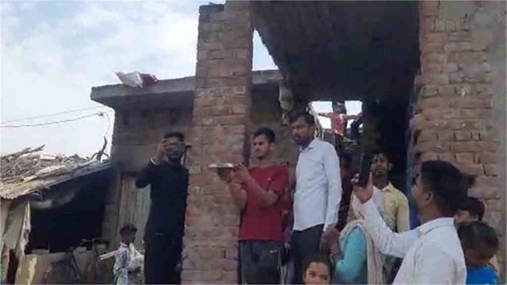 हरियाणा से सामने आया छत से दूध टपकने का मामला, चखने पर लोगों को मीठा लगा स्वाद Yamunagar Milk News
