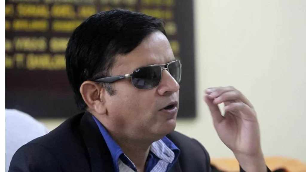 महेंद्रगढ़: बिमारी की वजह से 5 साल में गई आंखों की रोशनी, अब हैं IAS अधिकारी; पढ़ें संघर्ष की कहानी Ias Ajit Yadav