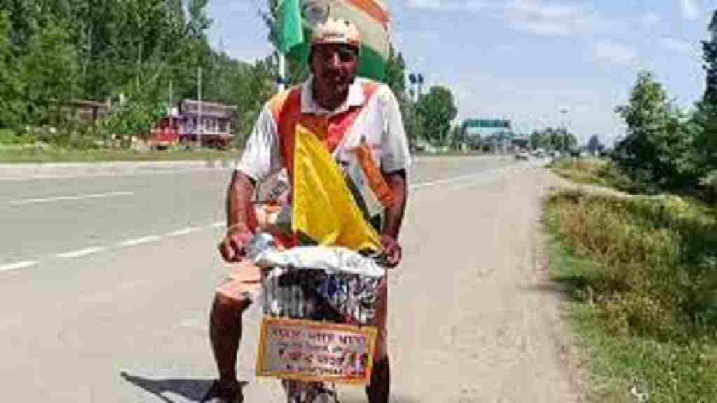 अमरनाथ यात्रा में शामिल होने अनोखे अंदाज़ में पहुंचा हरियाणा का लाल, देखकर भक्ति की तारीफ़ करने लगे लोग Amarnath Yatra Bhiwani
