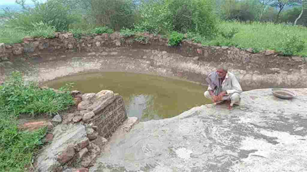 चरखी दादरी के बुजुर्ग दंपत्ति का कमाल, दो हजार मीटर ऊंची पहाड़ी पर बनाए तीन पक्के कुंड Charkhi Dadri Kund