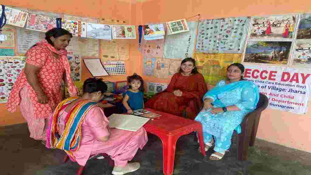 रेवाड़ी के DC इमरान रजा ने बेटी का आंगनबाड़ी में कराया एडमिशन, समाज में पेश की नई मिसाल Rewari DC Beti