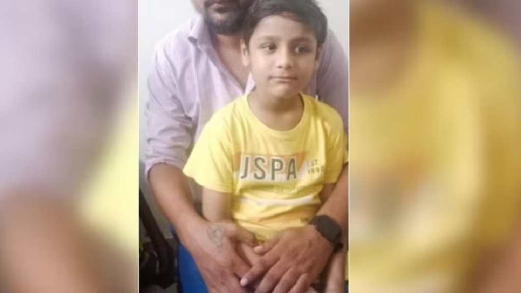 फरीदाबाद की लिफ्ट में फंसे बच्चे ने दिखाई सहनशीलता, लिफ्ट में ही पूरा कर डाला होमवर्क Gauravaanvit Faridabad
