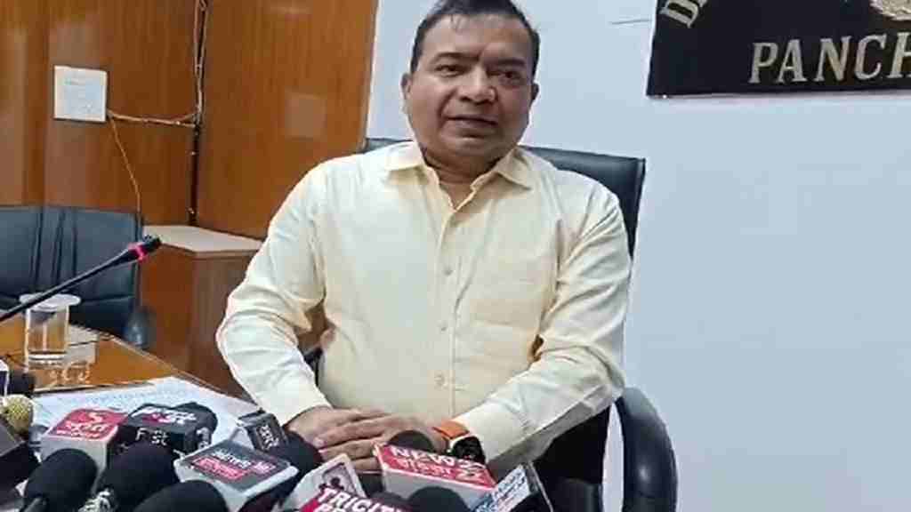 पंचकूला में डीसी सुशील सारवान का फरमान, सरकारी कर्मचारियों को फॉर्मल कपड़े और समय पर आने के दिए निर्देश Panchkula Dc Sushil Sarwan