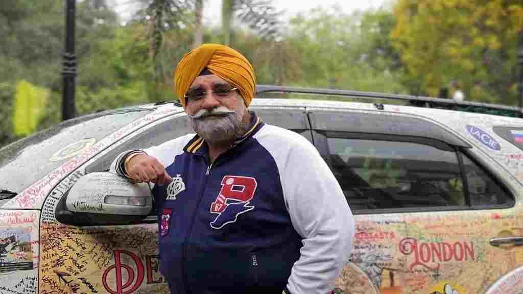 टर्बन ट्रैवलर नाम से मशहूर अमरजीत कर चुके 87 देशों की यात्रा, आनंदपुर साहिब में मत्था टेककर फिर शुरू की यात्रा Turban Traveller Amarjeet Singh Chawla
