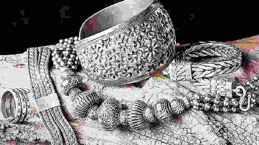 हरियाणा के इस्लाम ने पेश की ईमानदारी की मिसाल, सड़क पर मिले 2 किलो चांदी के गहने मालिक को लौटाएं Chandi Silver