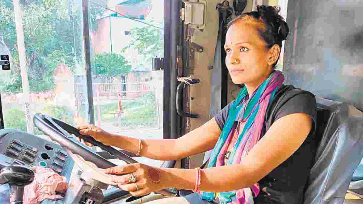 DTC Bus Driver Jobs: दिल्ली ट्रांसपोर्ट कॉरपोरेशन में आई बस ड्राइवर के पदों पर भर्ती, 10वीं पास करें अप्लाई DTC Female Driver Job