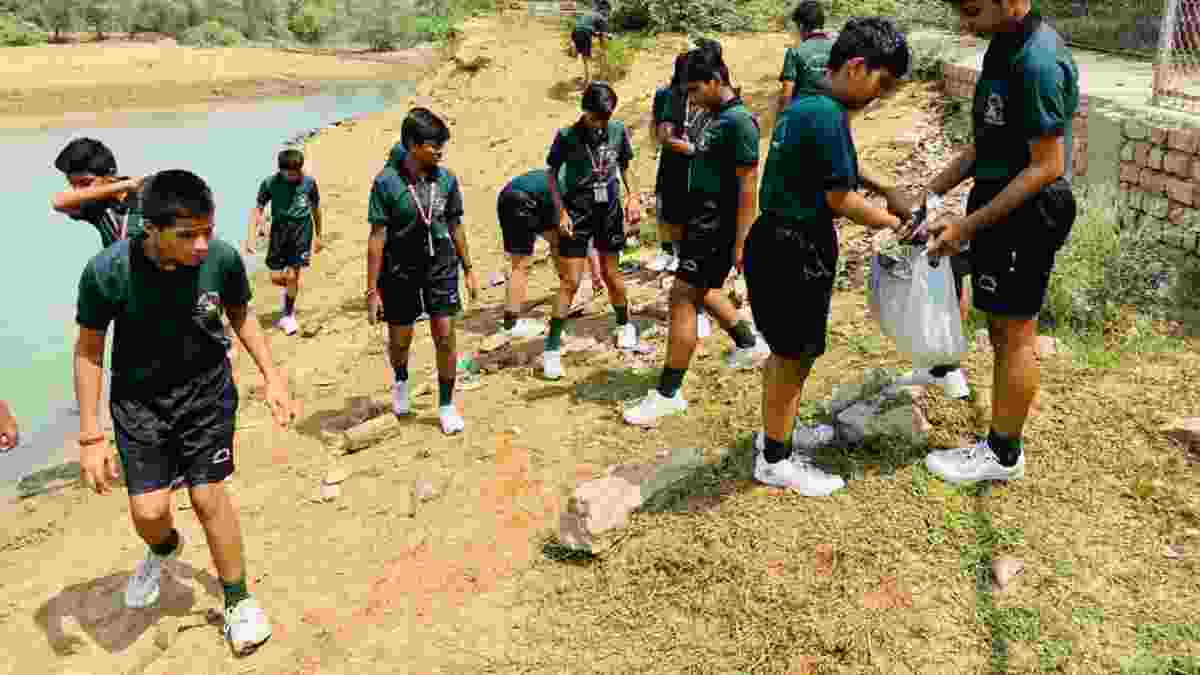 फतेहाबाद: सैनिक स्कूल खारा-खेड़ी में 'स्वच्छता ही सेवा' कार्यक्रम का आयोजन, बच्चों की भागीदारी ने समाज को दिखाया आईना Fatehabad Safai School Clean