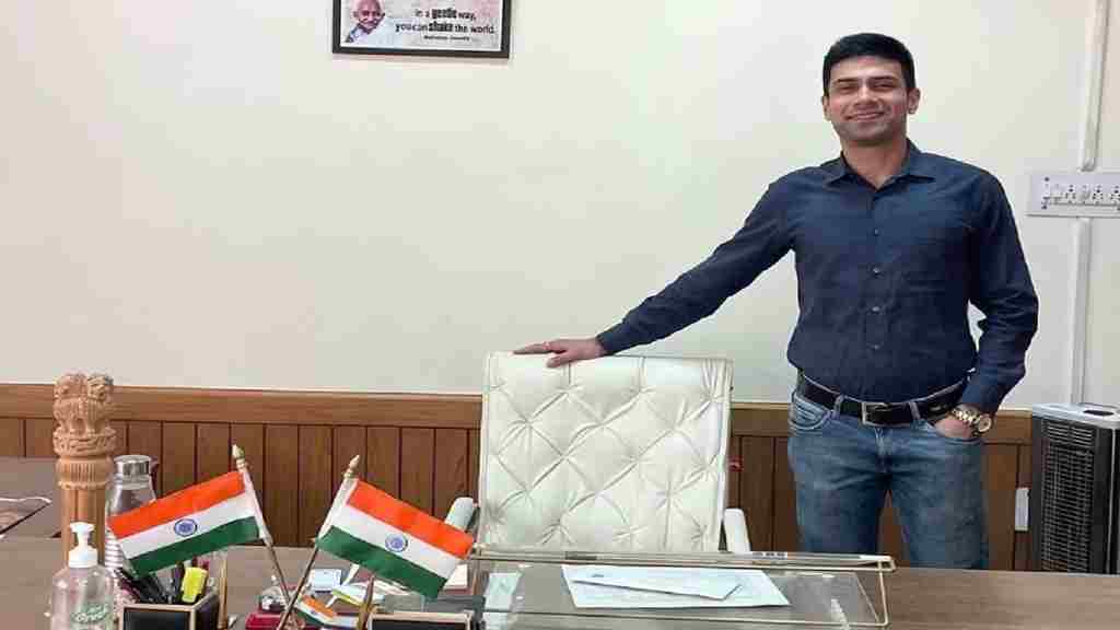 यूपीएससी क्लियर करने के बाद गौरव कौशल ने दिया नौकरी से इस्तीफा, अब यूट्यूब चैनल चला कर रहे लाखों में कमाई Gaurav Kaushal IAS