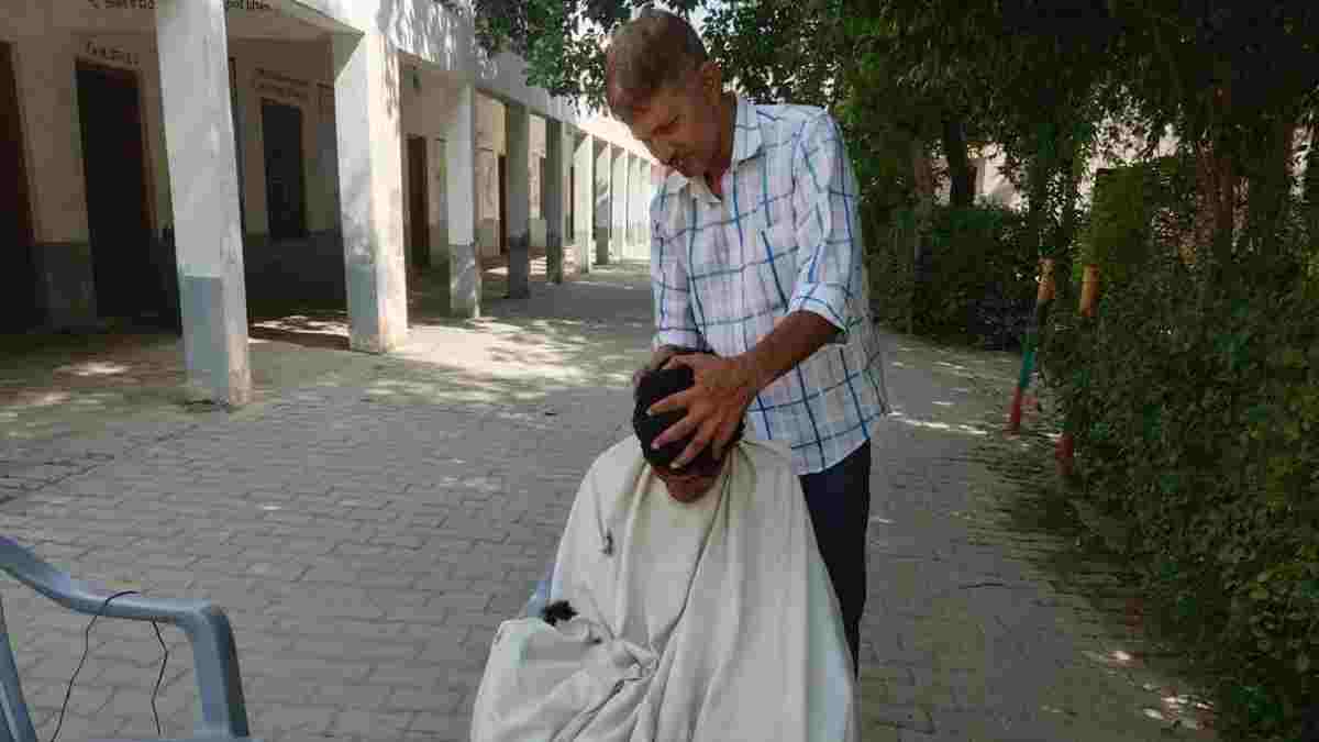 हरियाणा का यह स्कूल बना चर्चा का विषय, प्रिंसिपल ने नाई को बुलाकर 30 बच्चों के कटाए बड़े बाल Mundan Panipat