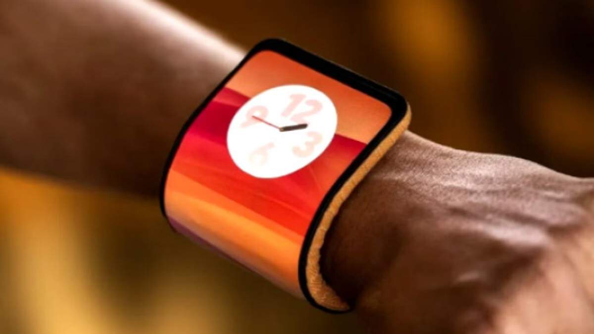 बाजार में आने वाली है कलाई में पहने जाने वाले ब्रेसलेट टाइप स्मार्टफोन, यहाँ देखे तस्वीरे Braclet Type Smartphone