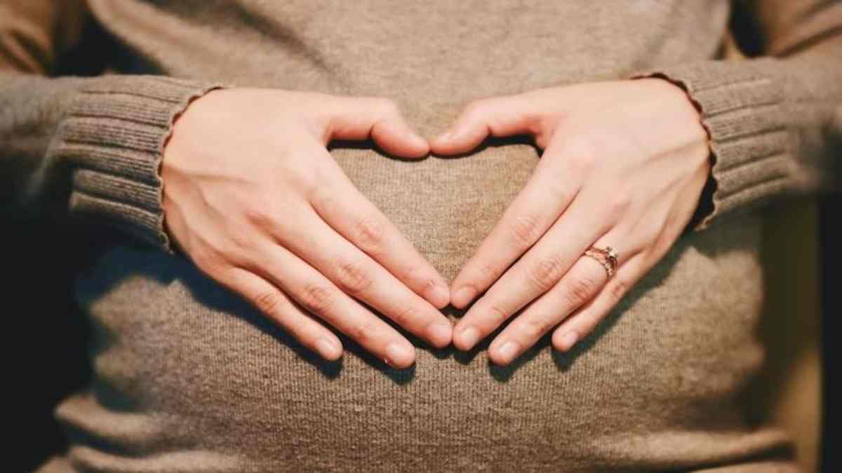 सूर्य ग्रहण के दौरान गर्भवती महिलाएं रखें इन बातों का विशेष ध्यान, भूलकर भी ना करें ये गलतियां Grahan Pregnant Ladies