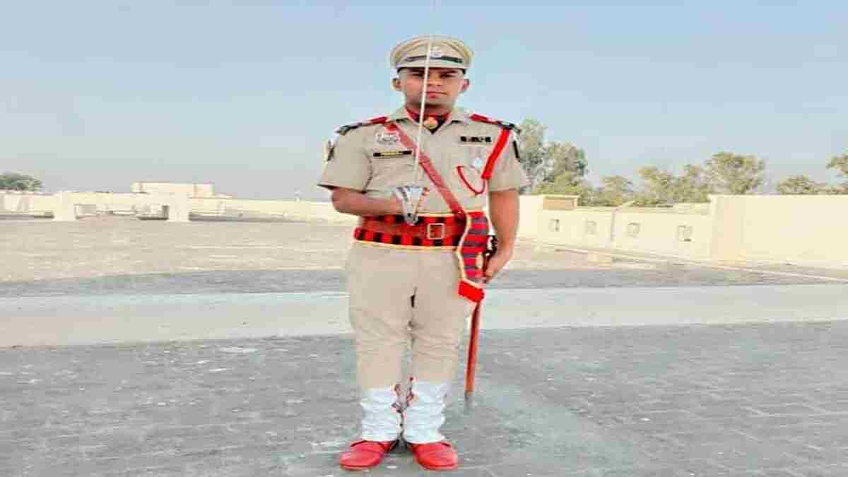 नारनौल: साइकिल में पंचर लगा बेटे को पढ़ाया, अब सब इंस्पेक्टर बनकर पिता के चेहरे पर लाई खुशी; पढ़ें संघर्ष की कहानी Pankaj SI Narnaul